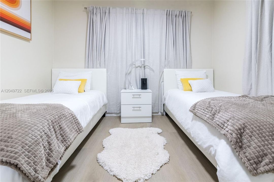 For Sale: $479,000 (2 beds, 1 baths, 965 Square Feet)