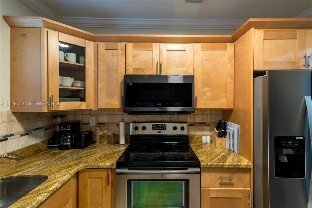 For Sale: $479,000 (2 beds, 1 baths, 965 Square Feet)