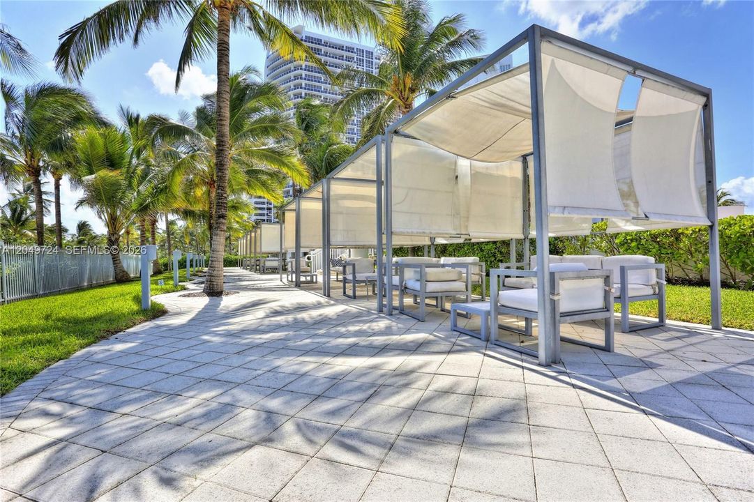 For Rent: $5,600 (2 beds, 2 baths, 1056 Square Feet)