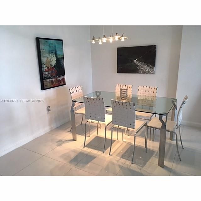For Rent: $5,600 (2 beds, 2 baths, 1056 Square Feet)
