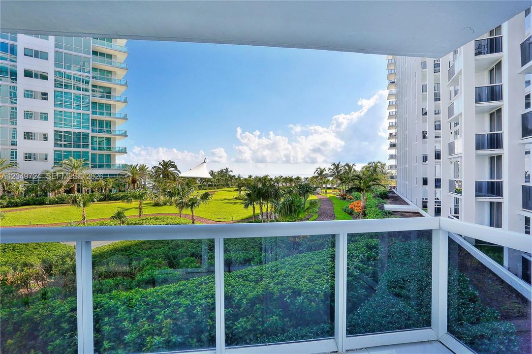 For Rent: $5,600 (2 beds, 2 baths, 1056 Square Feet)