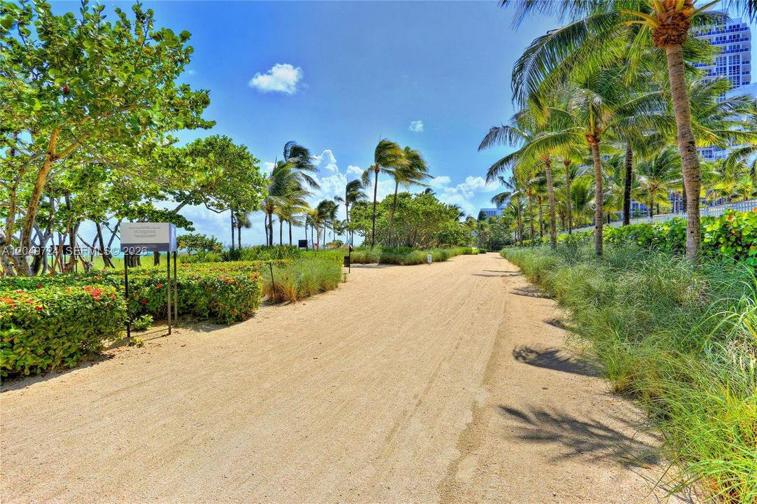 For Rent: $5,600 (2 beds, 2 baths, 1056 Square Feet)