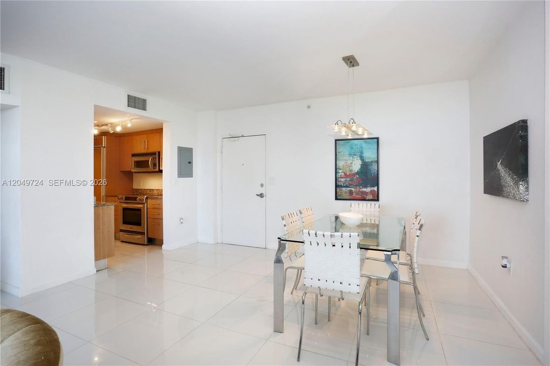 For Rent: $5,600 (2 beds, 2 baths, 1056 Square Feet)