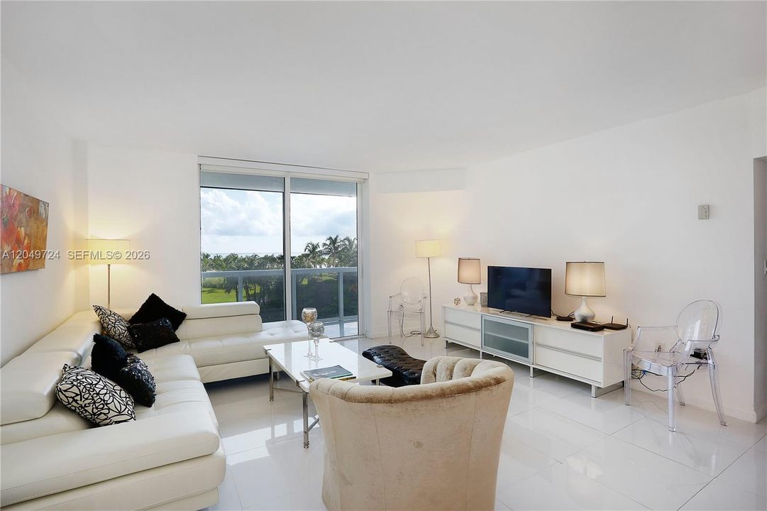 For Rent: $5,600 (2 beds, 2 baths, 1056 Square Feet)