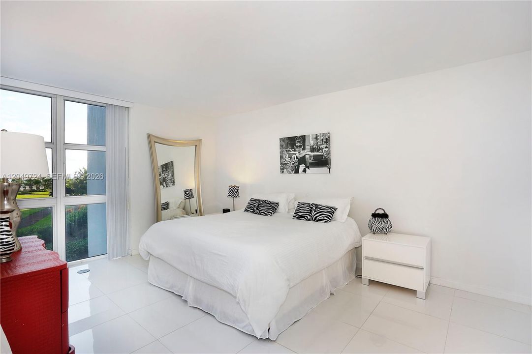 For Rent: $5,600 (2 beds, 2 baths, 1056 Square Feet)