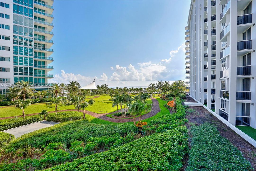 For Rent: $5,600 (2 beds, 2 baths, 1056 Square Feet)