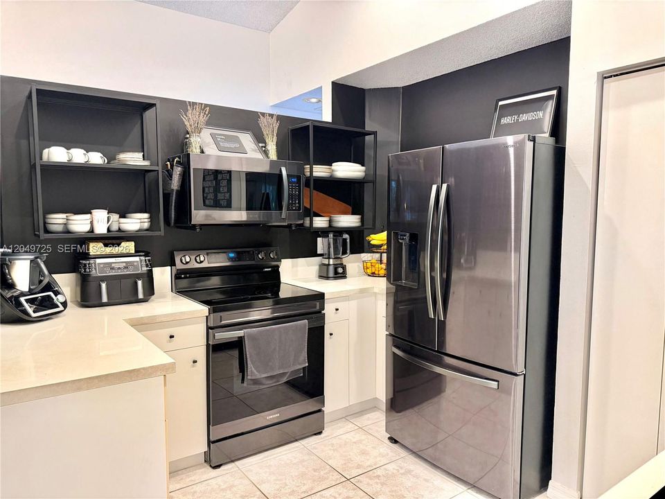 For Sale: $720,000 (3 beds, 2 baths, 1533 Square Feet)