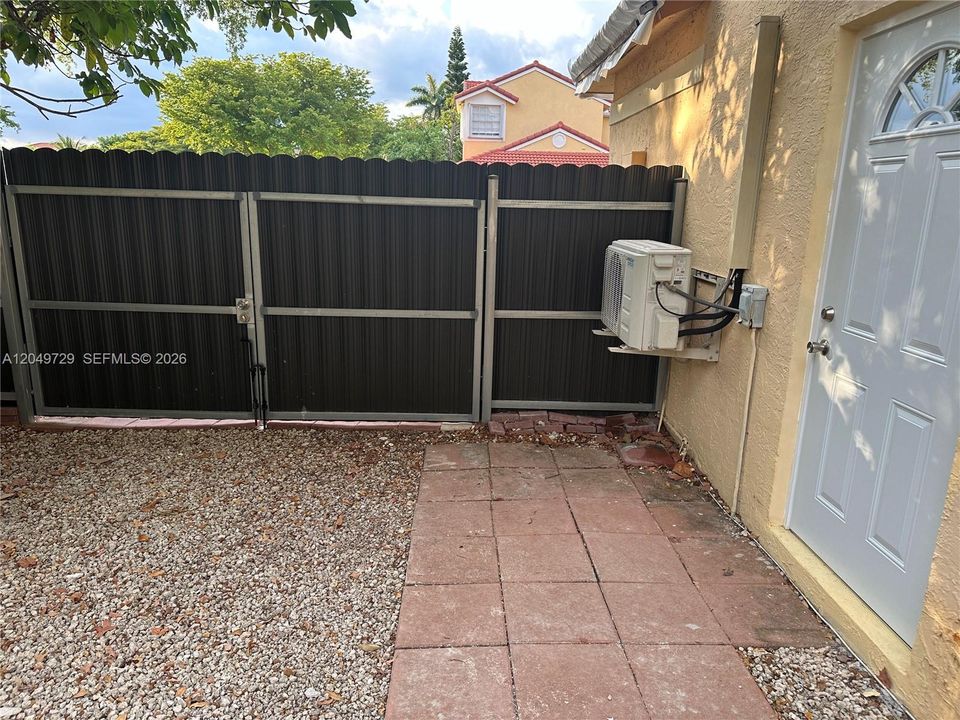 For Rent: $1,500 (1 beds, 1 baths, 500 Square Feet)