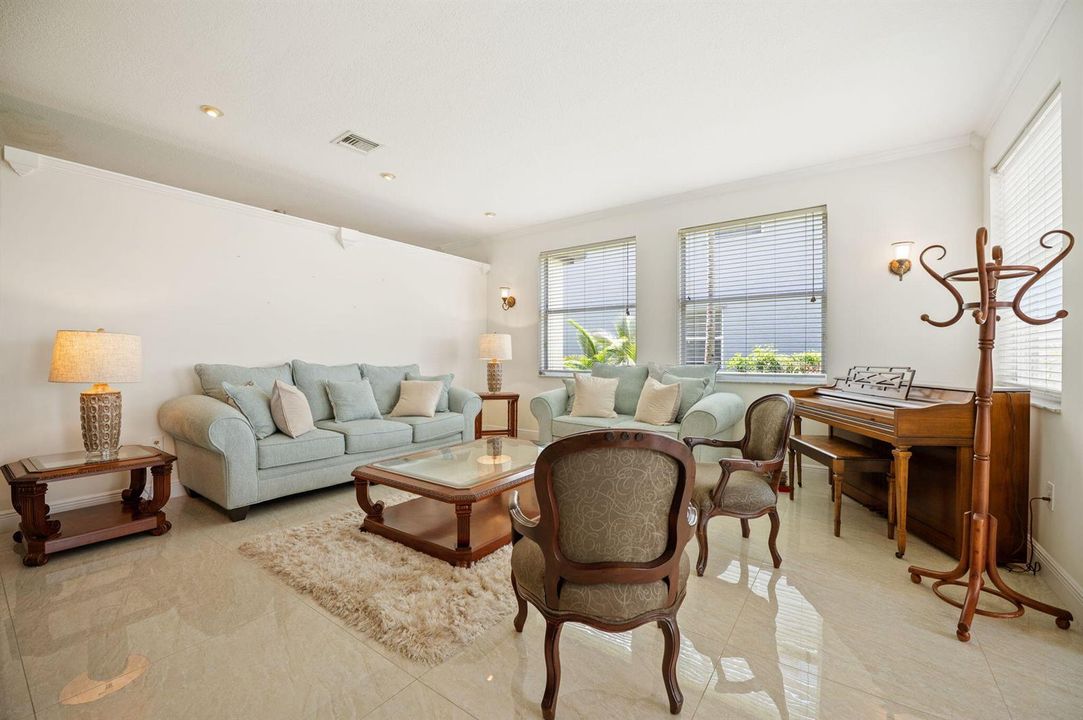 8-web-or-mls-9058-alexandra-cir