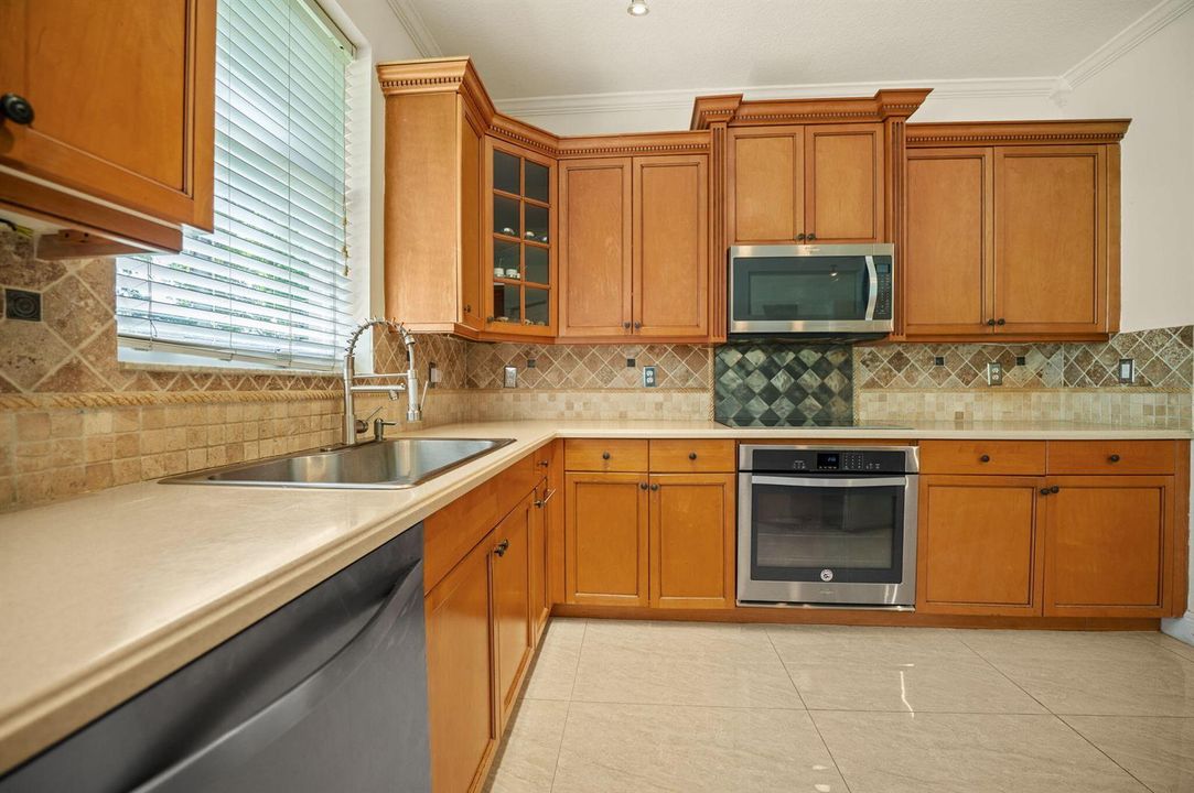 17-web-or-mls-9058-alexandra-cir
