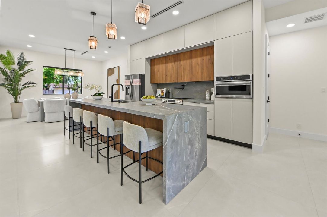12 Kitchen 01