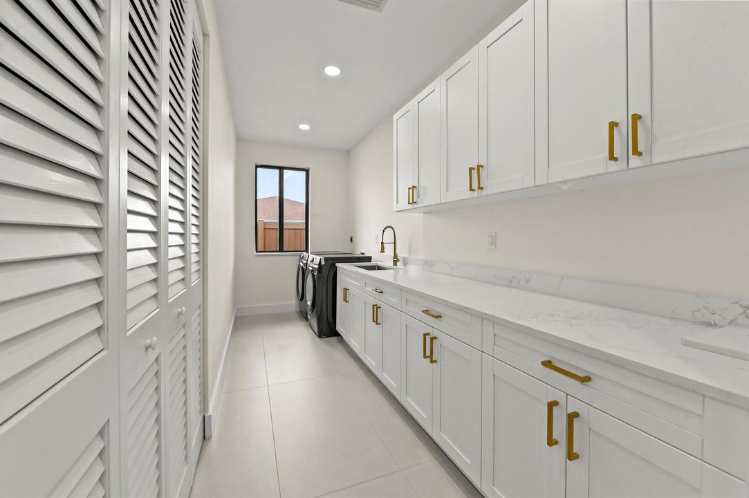 32 Laundry room 01
