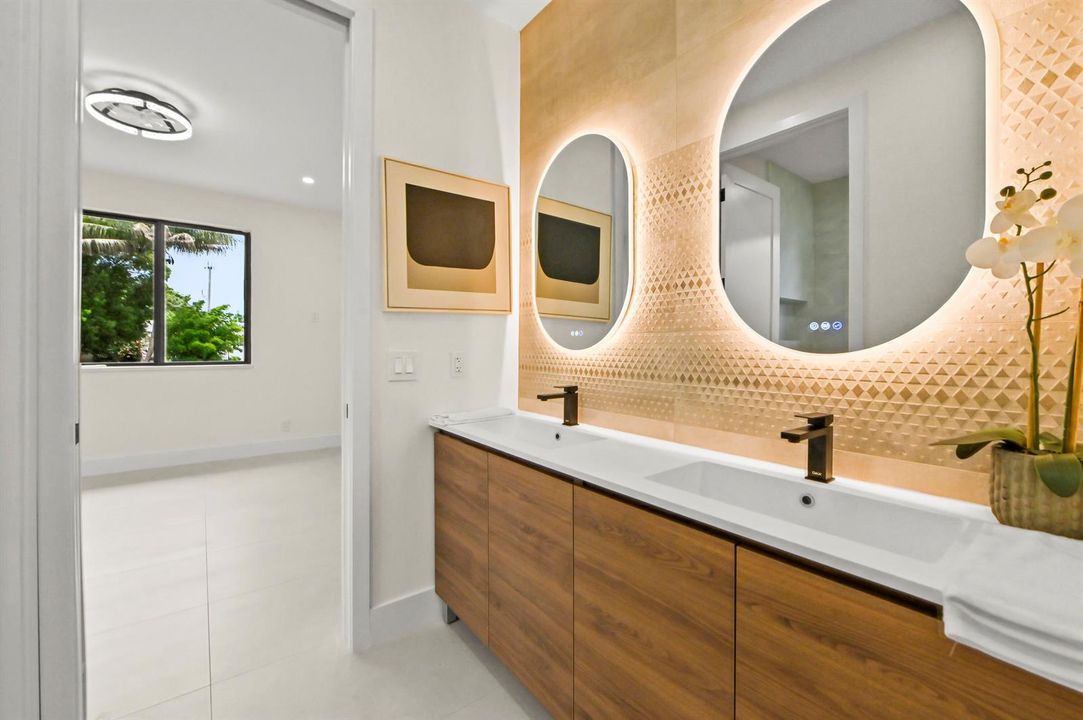 29 Bathroom 03
