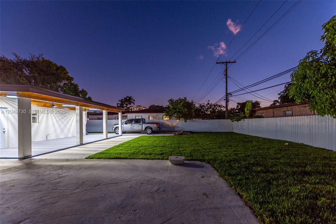 For Sale: $750,000 (2 beds, 1 baths, 1186 Square Feet)