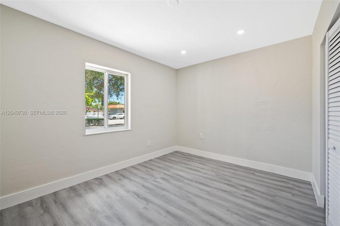 For Sale: $750,000 (2 beds, 1 baths, 1186 Square Feet)