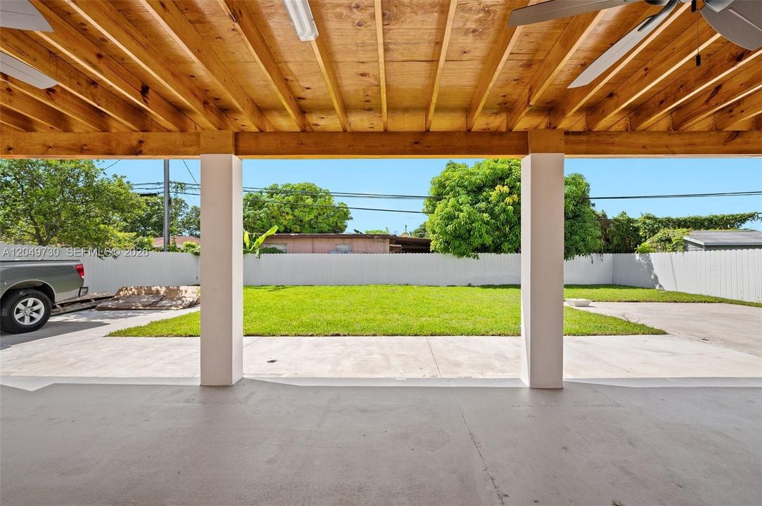 For Sale: $750,000 (2 beds, 1 baths, 1186 Square Feet)