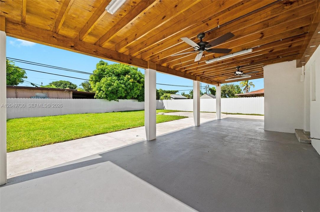 For Sale: $750,000 (2 beds, 1 baths, 1186 Square Feet)