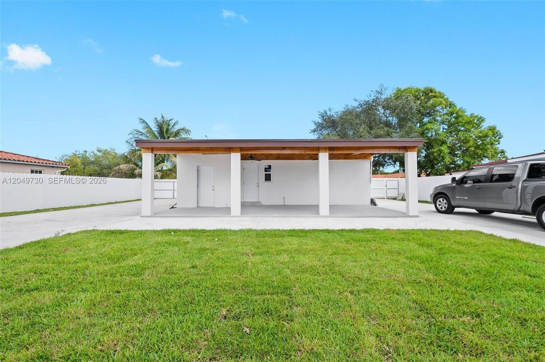 For Sale: $750,000 (2 beds, 1 baths, 1186 Square Feet)