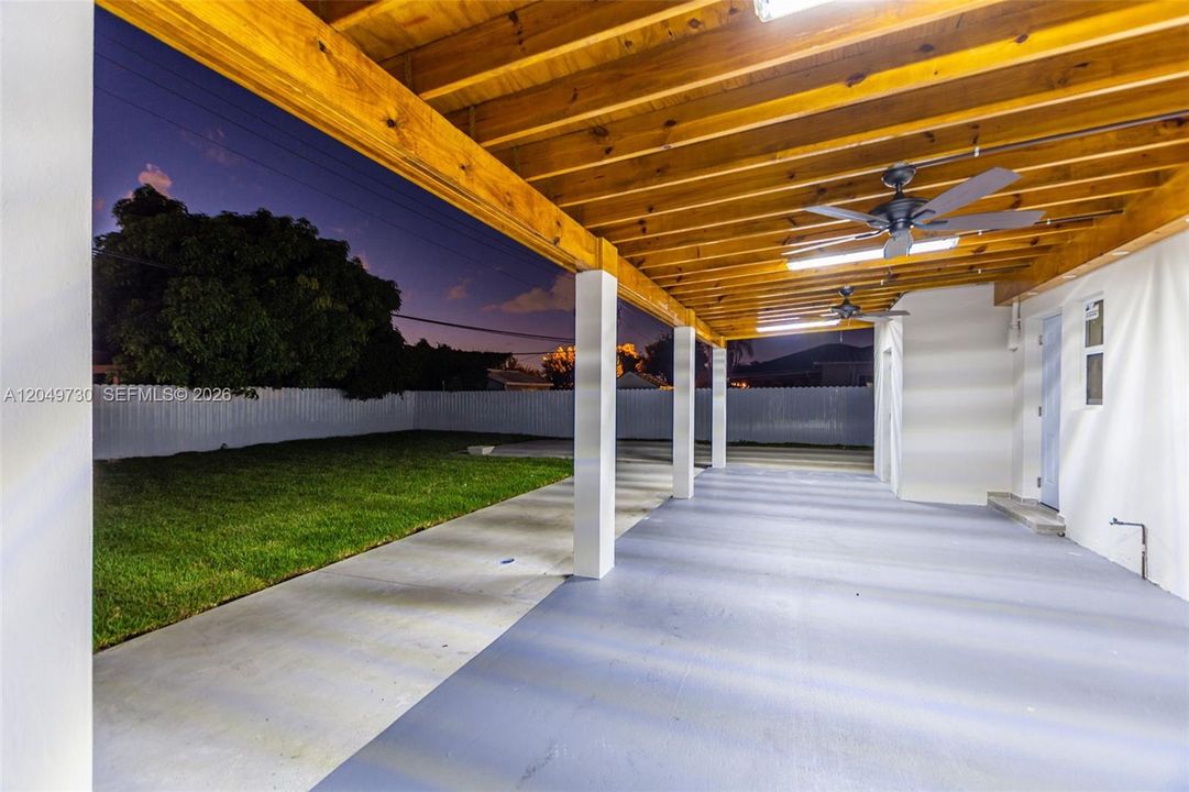 For Sale: $750,000 (2 beds, 1 baths, 1186 Square Feet)