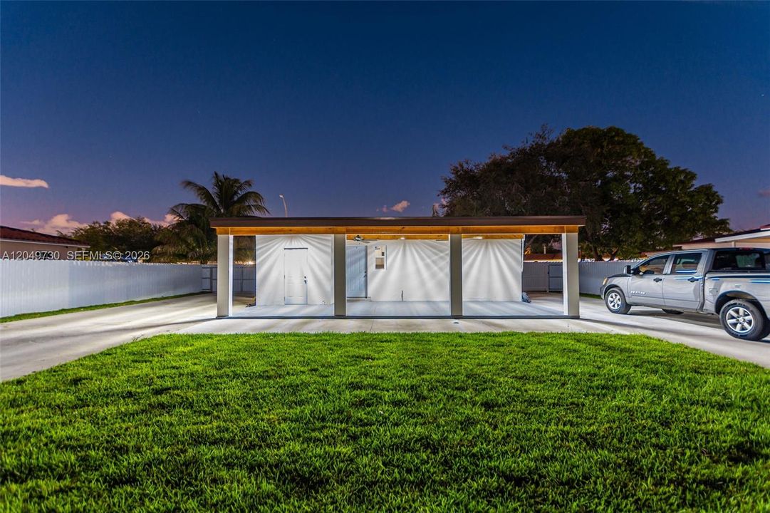For Sale: $750,000 (2 beds, 1 baths, 1186 Square Feet)