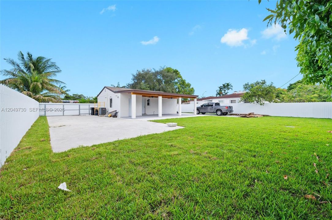 For Sale: $750,000 (2 beds, 1 baths, 1186 Square Feet)
