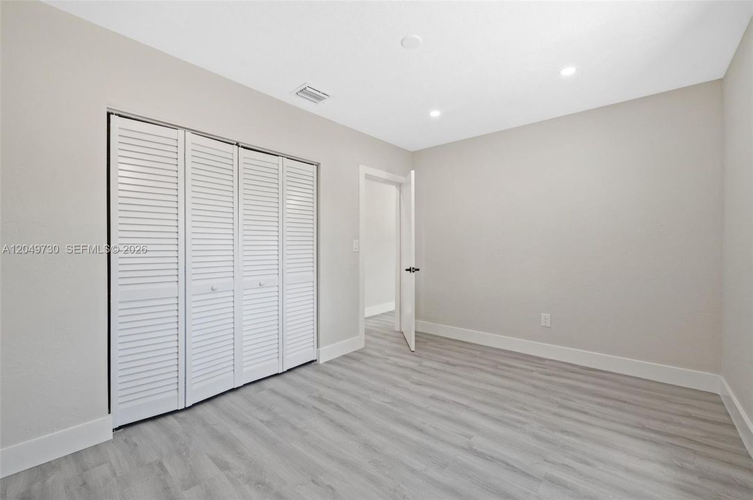 For Sale: $750,000 (2 beds, 1 baths, 1186 Square Feet)