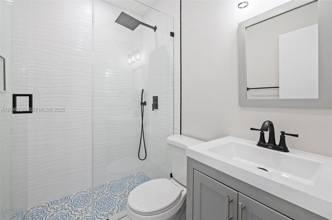 For Sale: $750,000 (2 beds, 1 baths, 1186 Square Feet)