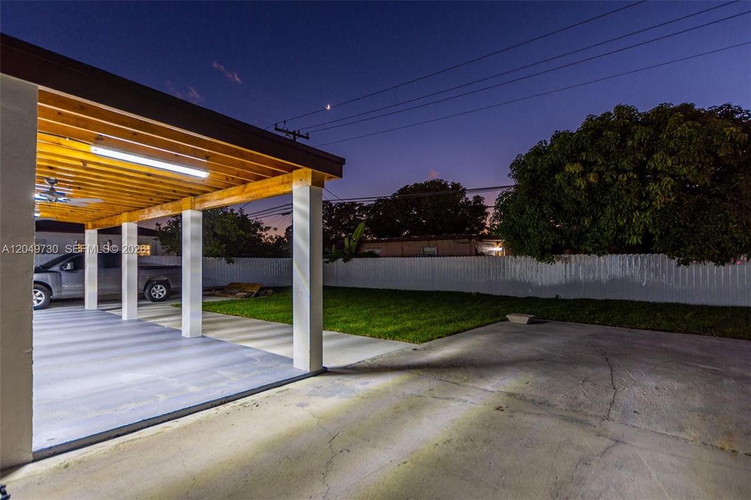 For Sale: $750,000 (2 beds, 1 baths, 1186 Square Feet)