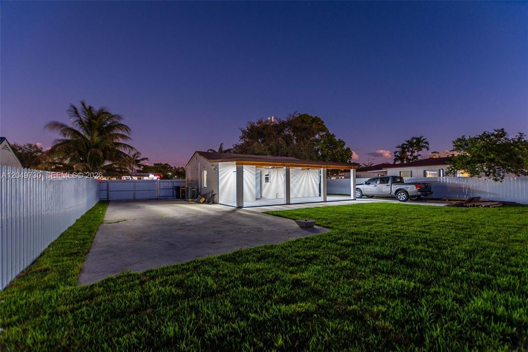 For Sale: $750,000 (2 beds, 1 baths, 1186 Square Feet)