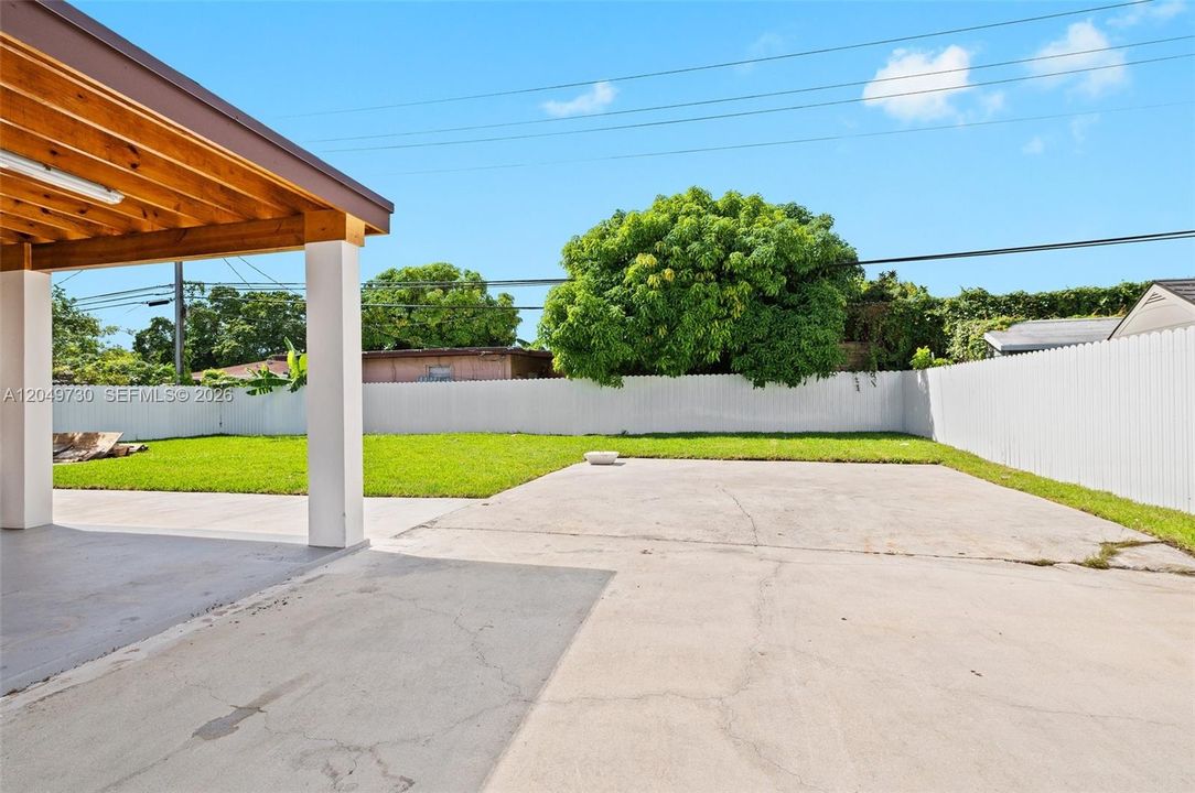 For Sale: $750,000 (2 beds, 1 baths, 1186 Square Feet)
