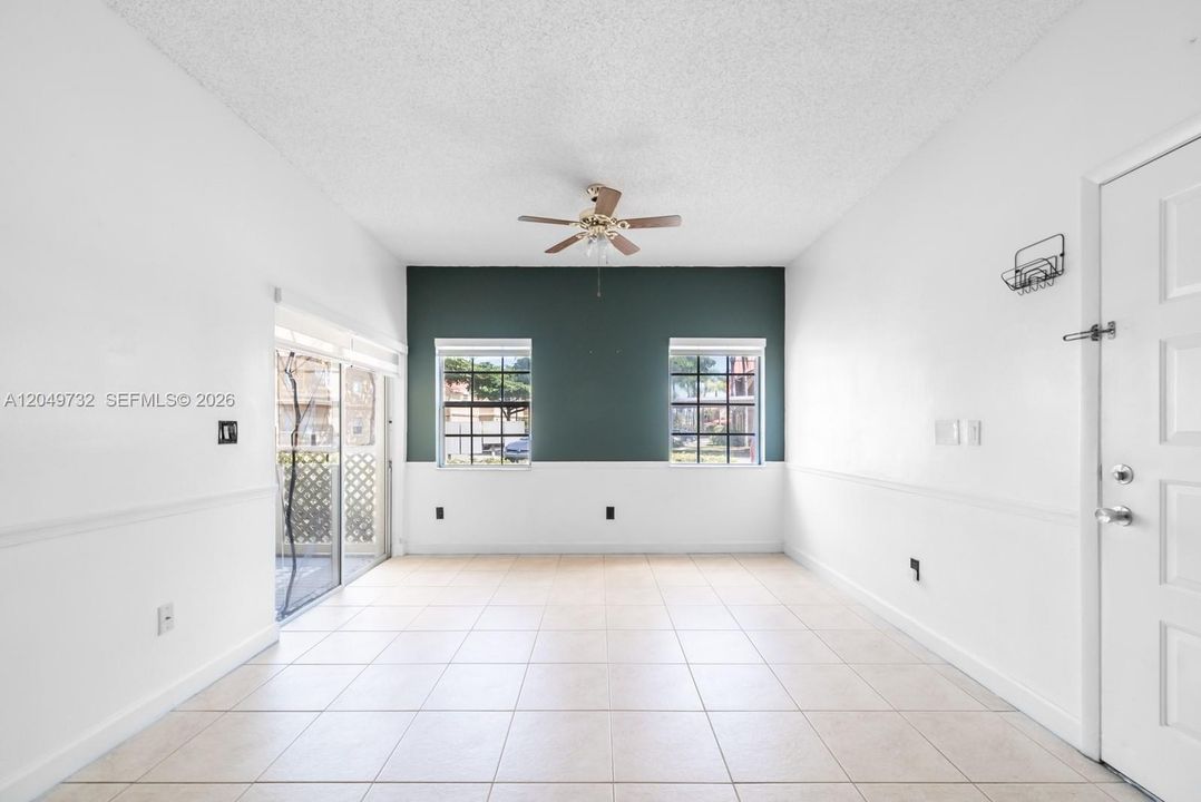 For Rent: $1,700 (1 beds, 1 baths, 715 Square Feet)