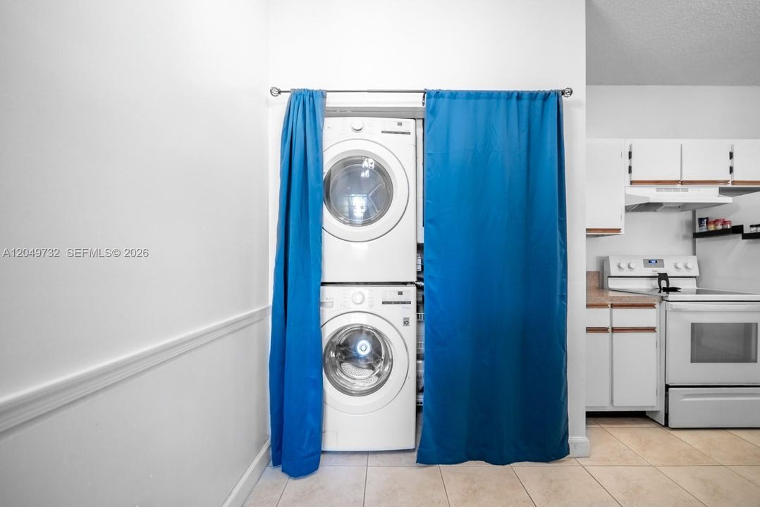 For Rent: $1,700 (1 beds, 1 baths, 715 Square Feet)