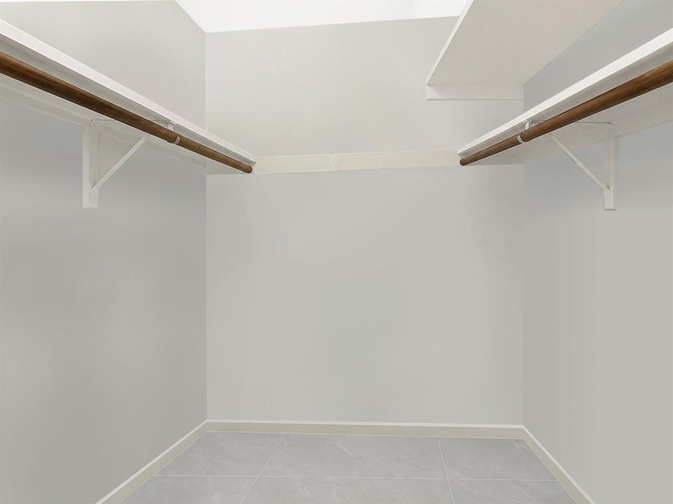 Huge Walk-in Closed