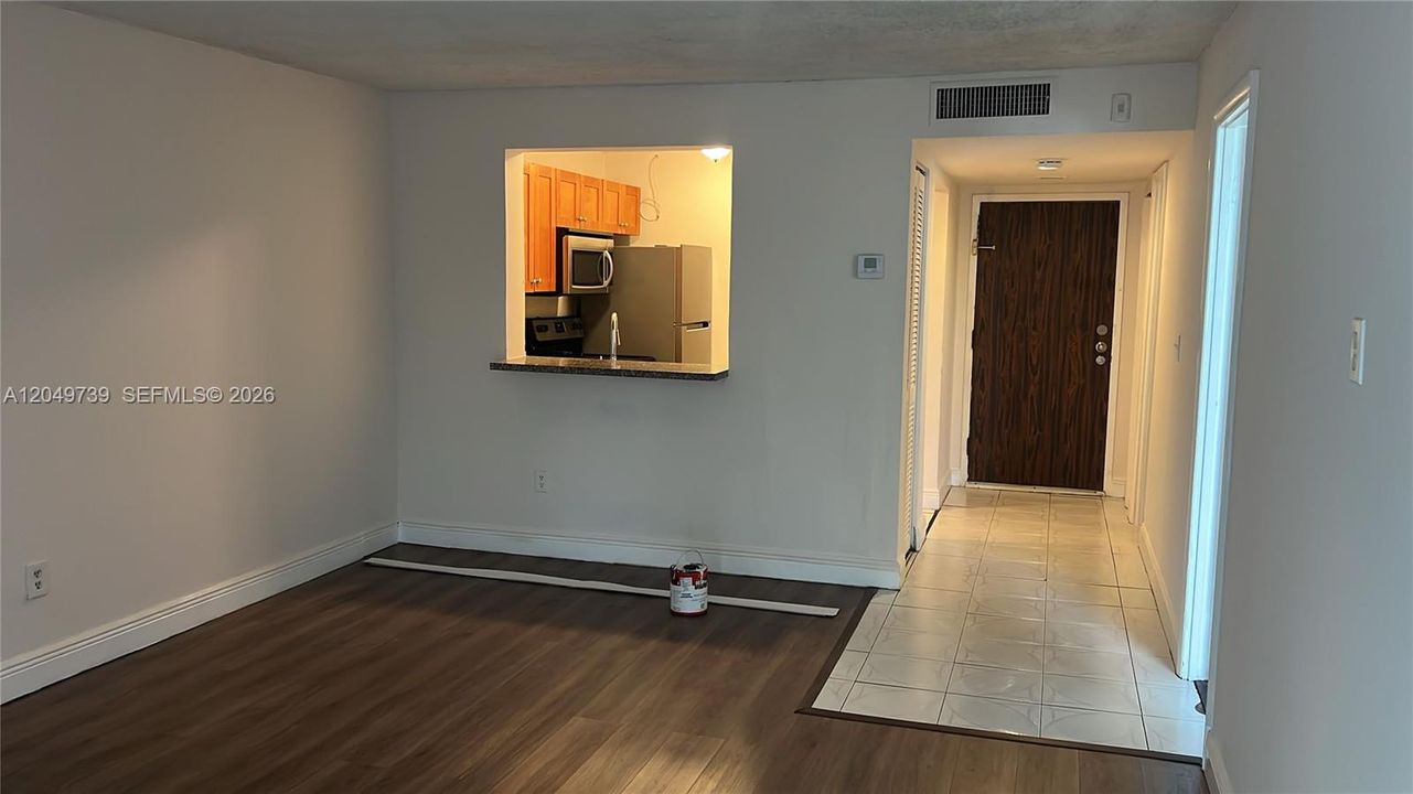 For Rent: $1,650 (1 beds, 1 baths, 826 Square Feet)