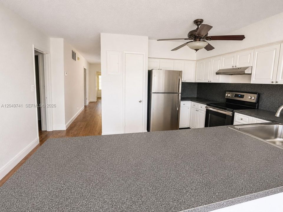 В аренду: $2,800 (3 спален, 2 ванн, 1390 Квадратных фут)