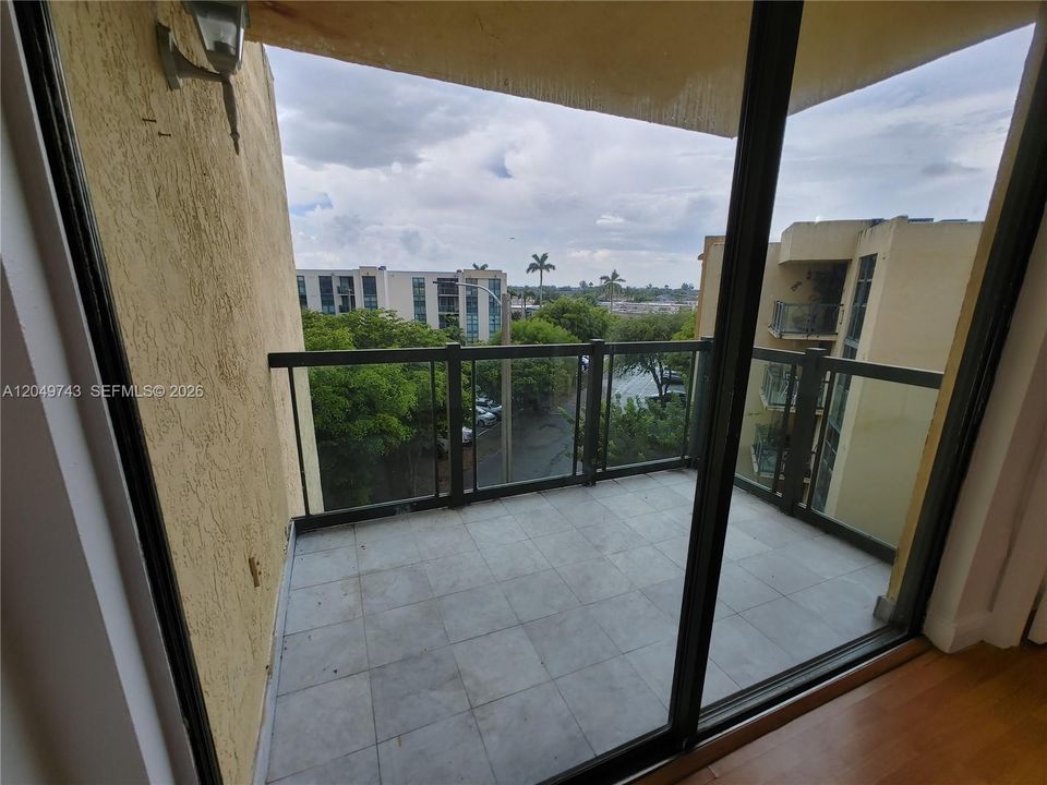 For Rent: $2,250 (2 beds, 2 baths, 898 Square Feet)