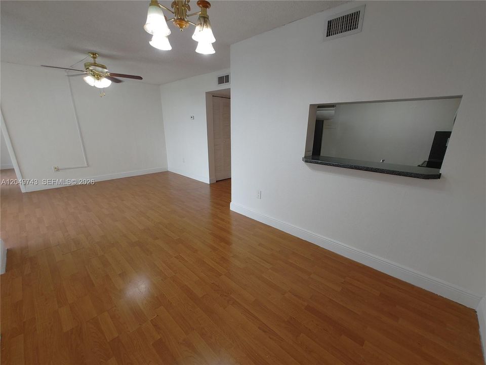 For Rent: $2,250 (2 beds, 2 baths, 898 Square Feet)