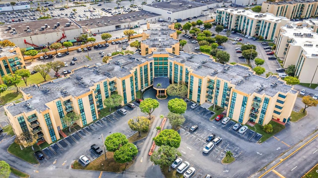 For Rent: $2,250 (2 beds, 2 baths, 898 Square Feet)