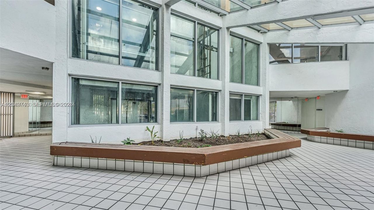 For Rent: $2,250 (2 beds, 2 baths, 898 Square Feet)