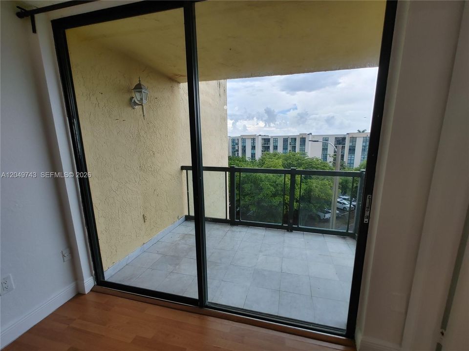 For Rent: $2,250 (2 beds, 2 baths, 898 Square Feet)