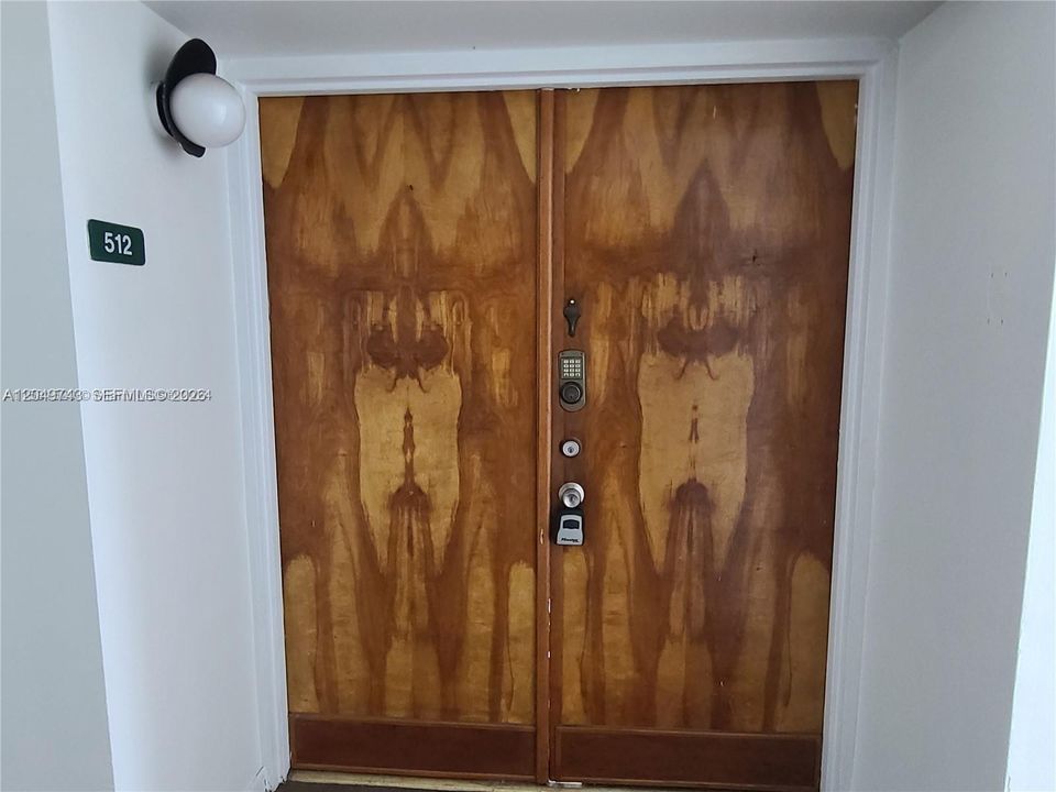 For Rent: $2,250 (2 beds, 2 baths, 898 Square Feet)