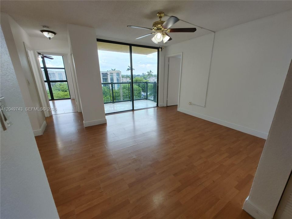 For Rent: $2,250 (2 beds, 2 baths, 898 Square Feet)