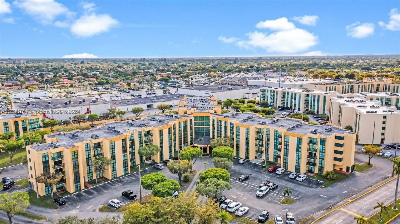 For Rent: $2,250 (2 beds, 2 baths, 898 Square Feet)