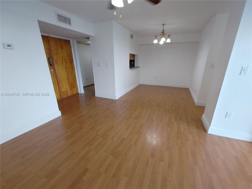 For Rent: $2,250 (2 beds, 2 baths, 898 Square Feet)