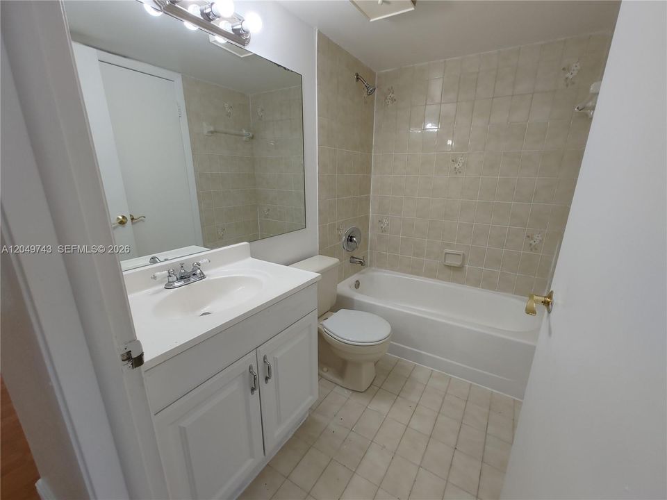 For Rent: $2,250 (2 beds, 2 baths, 898 Square Feet)