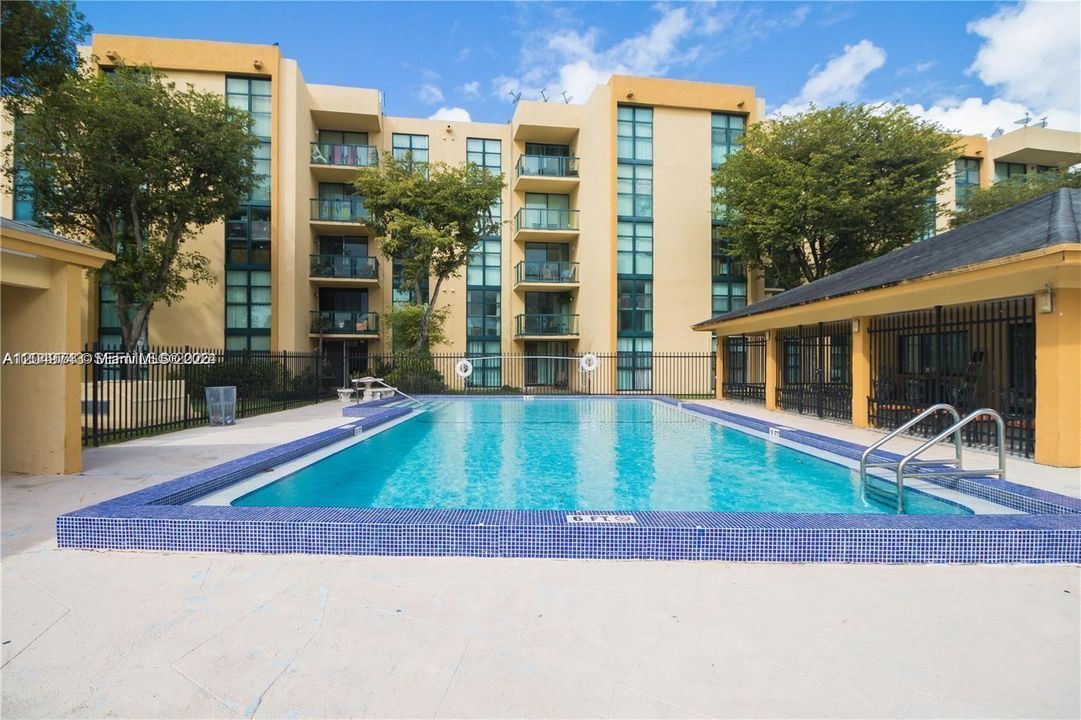 For Rent: $2,250 (2 beds, 2 baths, 898 Square Feet)