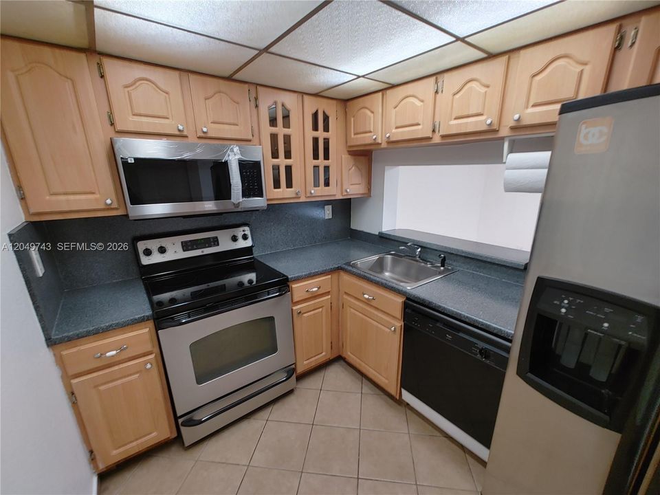 For Rent: $2,250 (2 beds, 2 baths, 898 Square Feet)