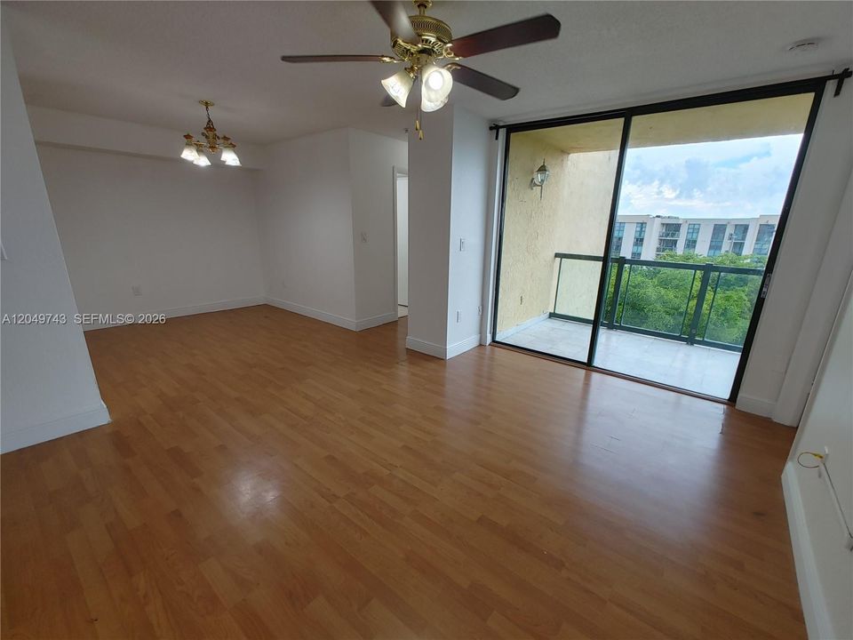 For Rent: $2,250 (2 beds, 2 baths, 898 Square Feet)