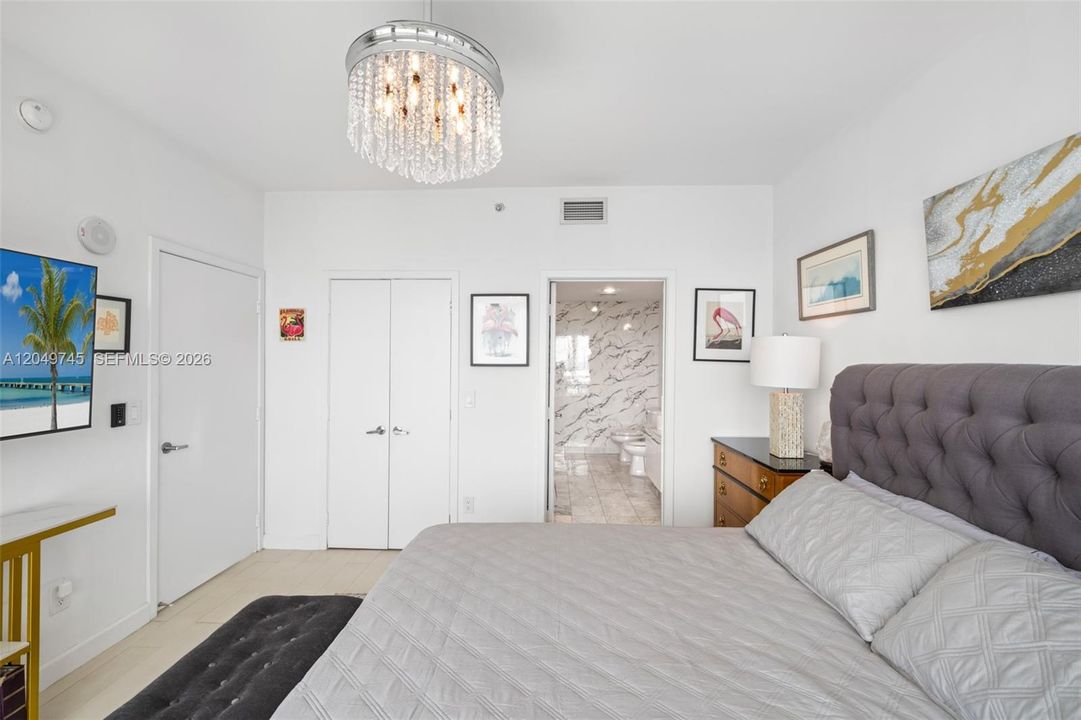 For Rent: $5,350 (2 beds, 2 baths, 1323 Square Feet)