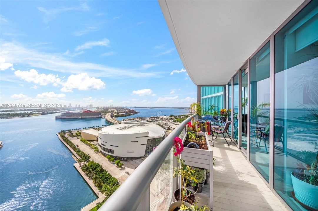 For Rent: $5,350 (2 beds, 2 baths, 1323 Square Feet)